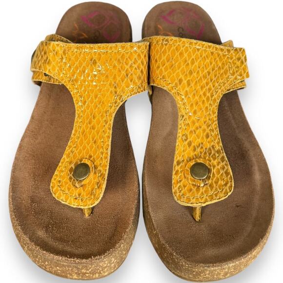 Comfortiva Shantel Snake Print Leather Slip On Thong Sandals Yellow Women's 9W - Picture 4 of 16